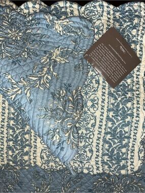 (4) NWT Williamsburg Reversible Quilted Cotton Blue Place Mats 14”x18”